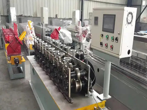 河北轻钢龙骨机